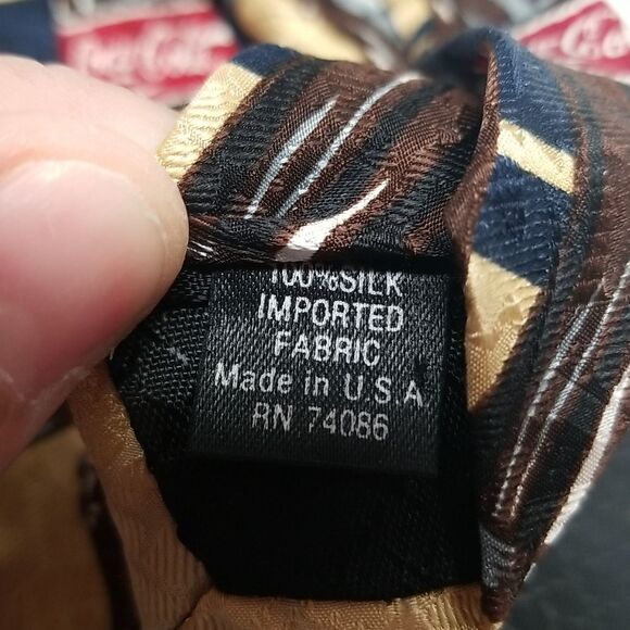 {Coca Cola} Bottled Coca Cola Print Mens Tie - Picture 6 of 7